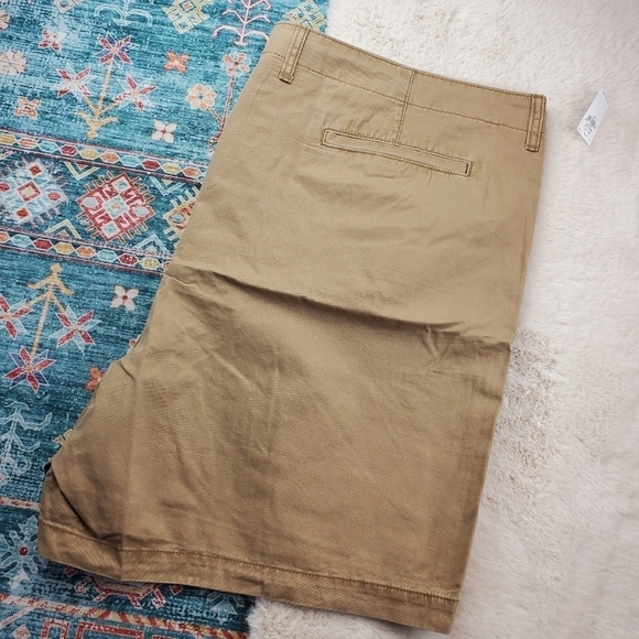 Old Navy Straight Lived-In Khaki Non-Stretch Shorts Men 54W - Picture 7 of 7